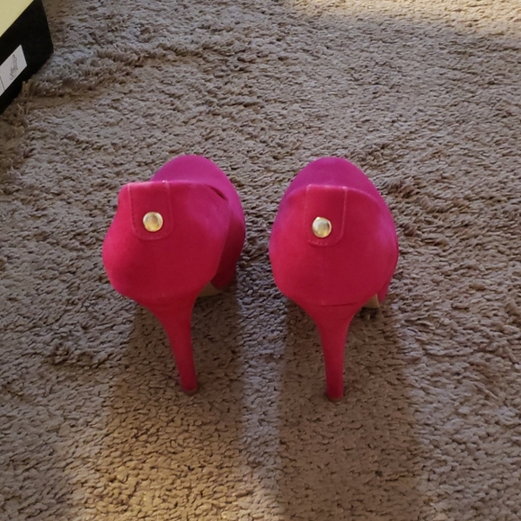 Shoes - Picture 2 of 4